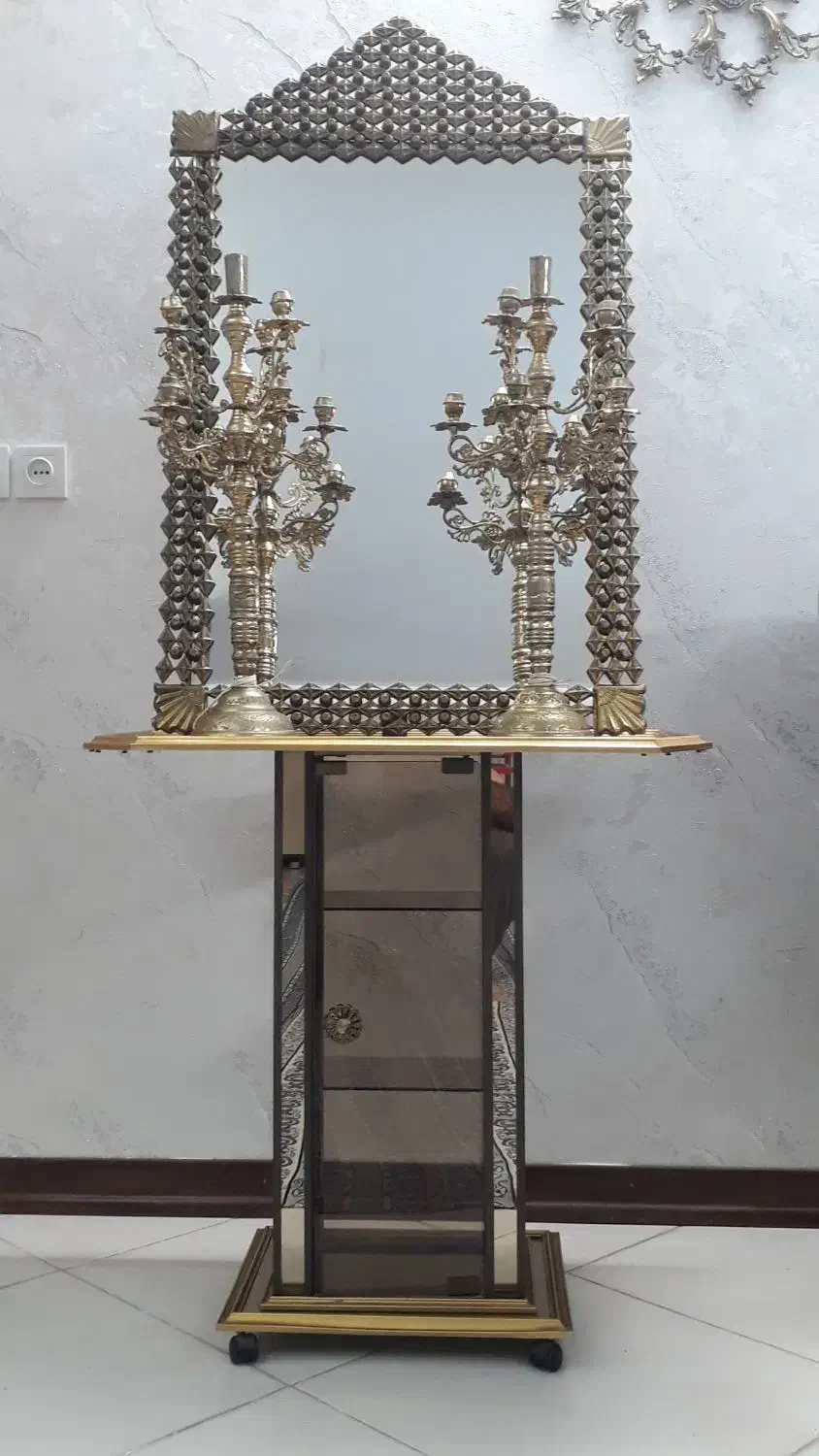 آینه وشمعدان با میز|آینه|ورامین, ورامین|دیوار