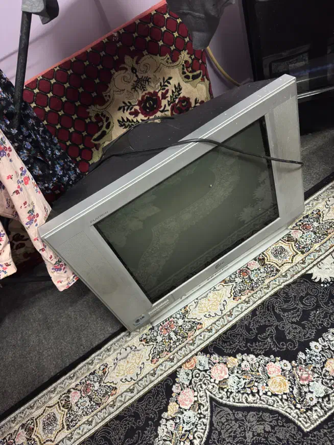 فروش میز تلویزیون + تلویزیون قدیمی سالم|میز تلویزیون|بابل, |دیوار