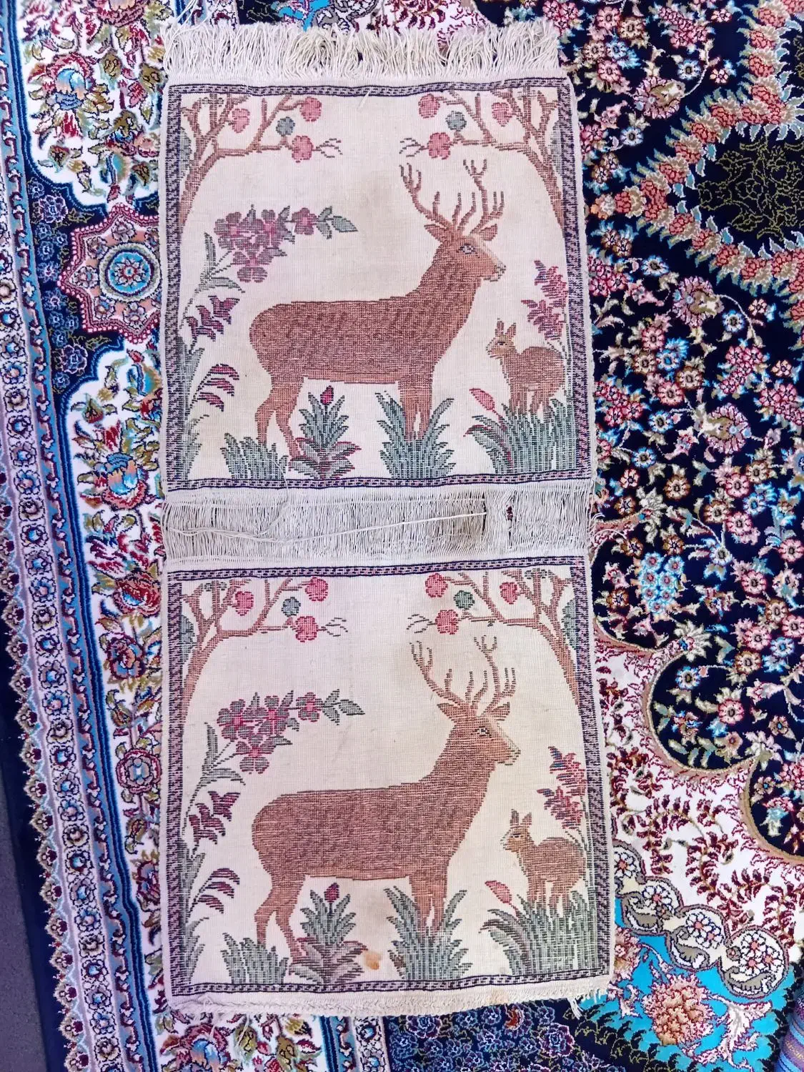 تابلوفرش دسبافت قدیمی ساعت روصندلی ابریشم قدیمی|تابلو فرش|ری, دولتآباد|دیوار