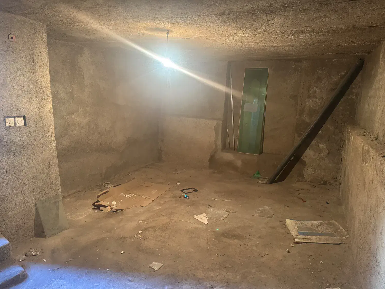 بیست متر زیرزمینی جهت انبار|اجارهٔ مغازه و غرفه|خرم‌آباد, |دیوار