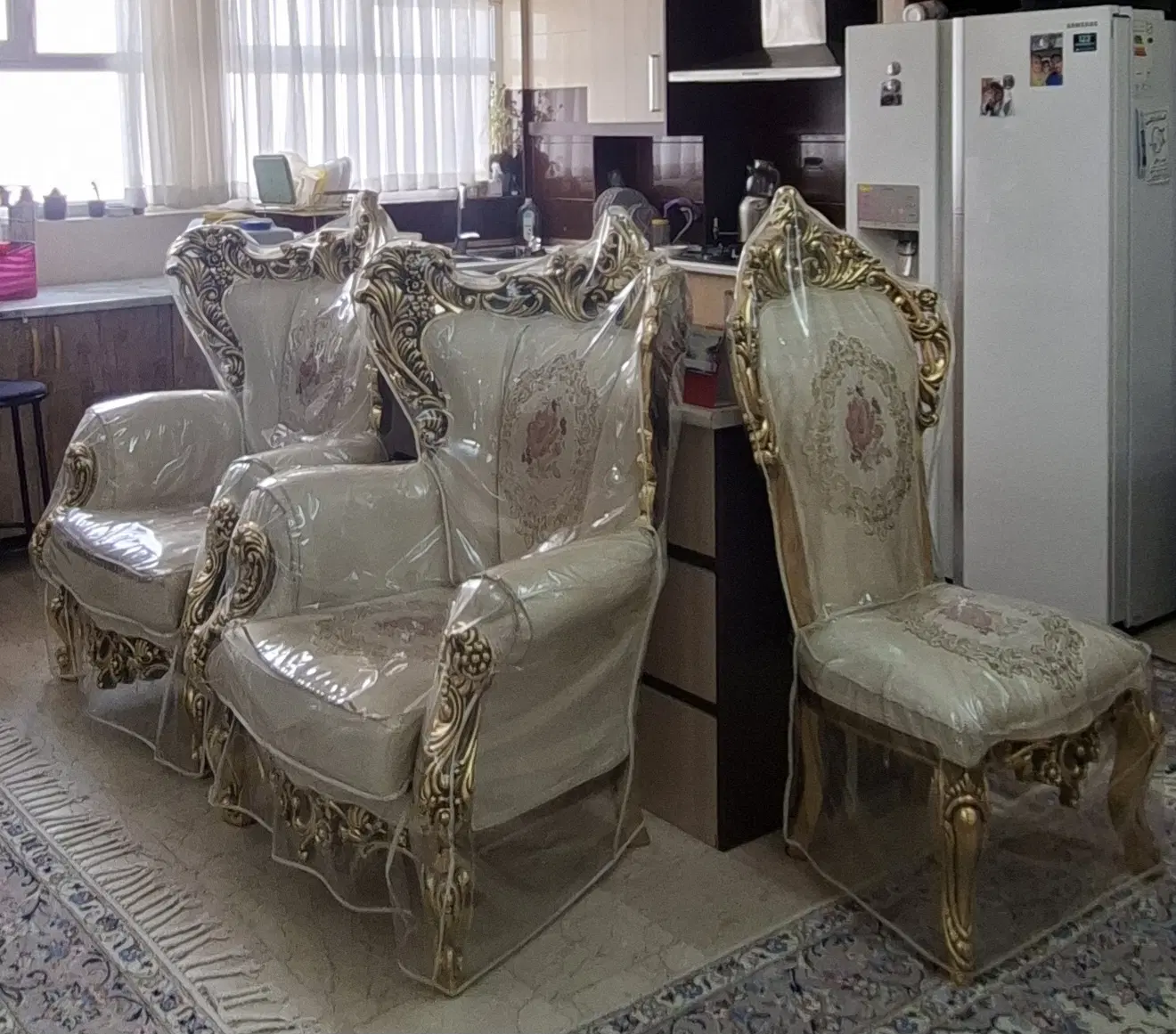 مبل استیل سلطنتی کرم رنگ تک گل مناسب جهیزیه|مبلمان خانگی و میز عسلی|تهران, سازمان برنامه جنوبی|دیوار