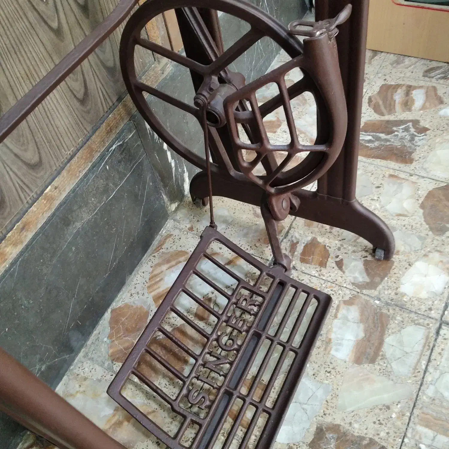 میز چرخ خیاطی قدیمی و چرخ سینگر|چرخ خیاطی و ریسندگی|تهران, مخصوص|دیوار