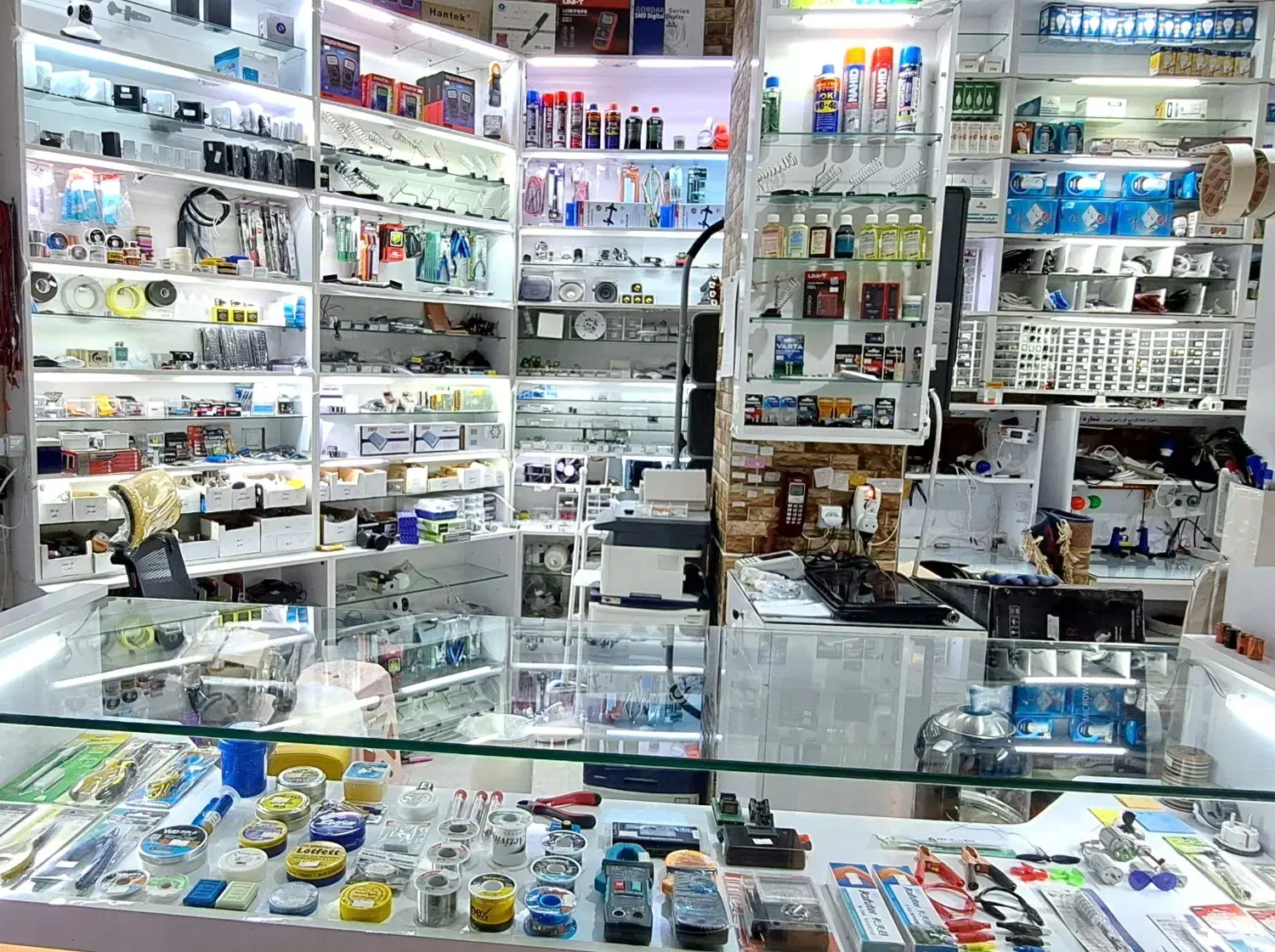 استخدام (نیروی خانم) در فروشگاه دنیای الکترونیک|استخدام خدمات فروشگاه و رستوران|بهشهر, |دیوار