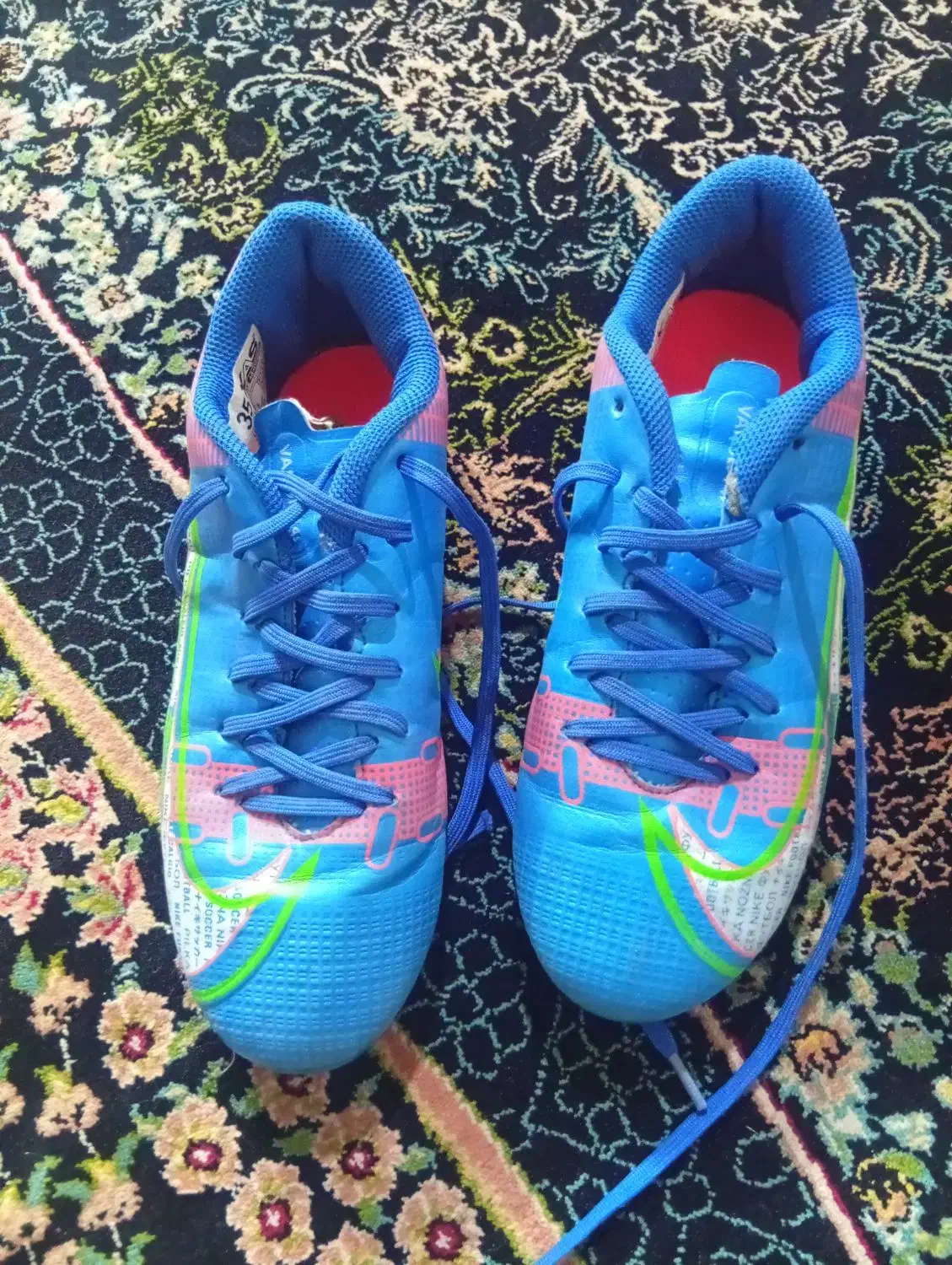 کفش چمن شماره ۳۵|کیف، کفش، کمربند|تربت جام, کشتارگاه|دیوار