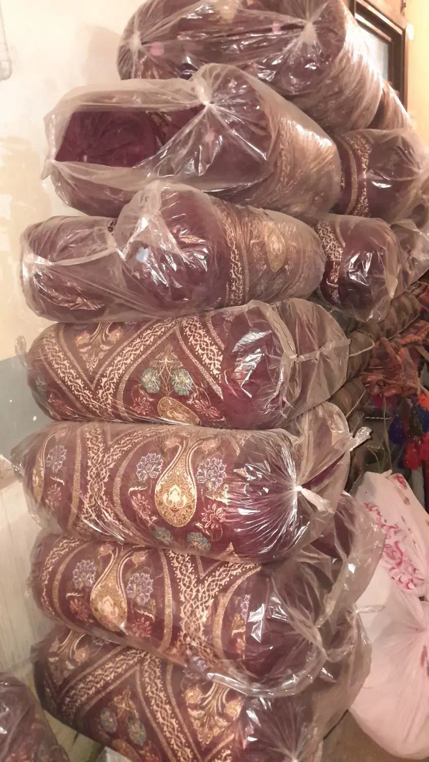 بالشتهای سنتی از جنس مخمل زرین کوب|رختخواب، بالش، پتو|شیراز, گود عربان|دیوار