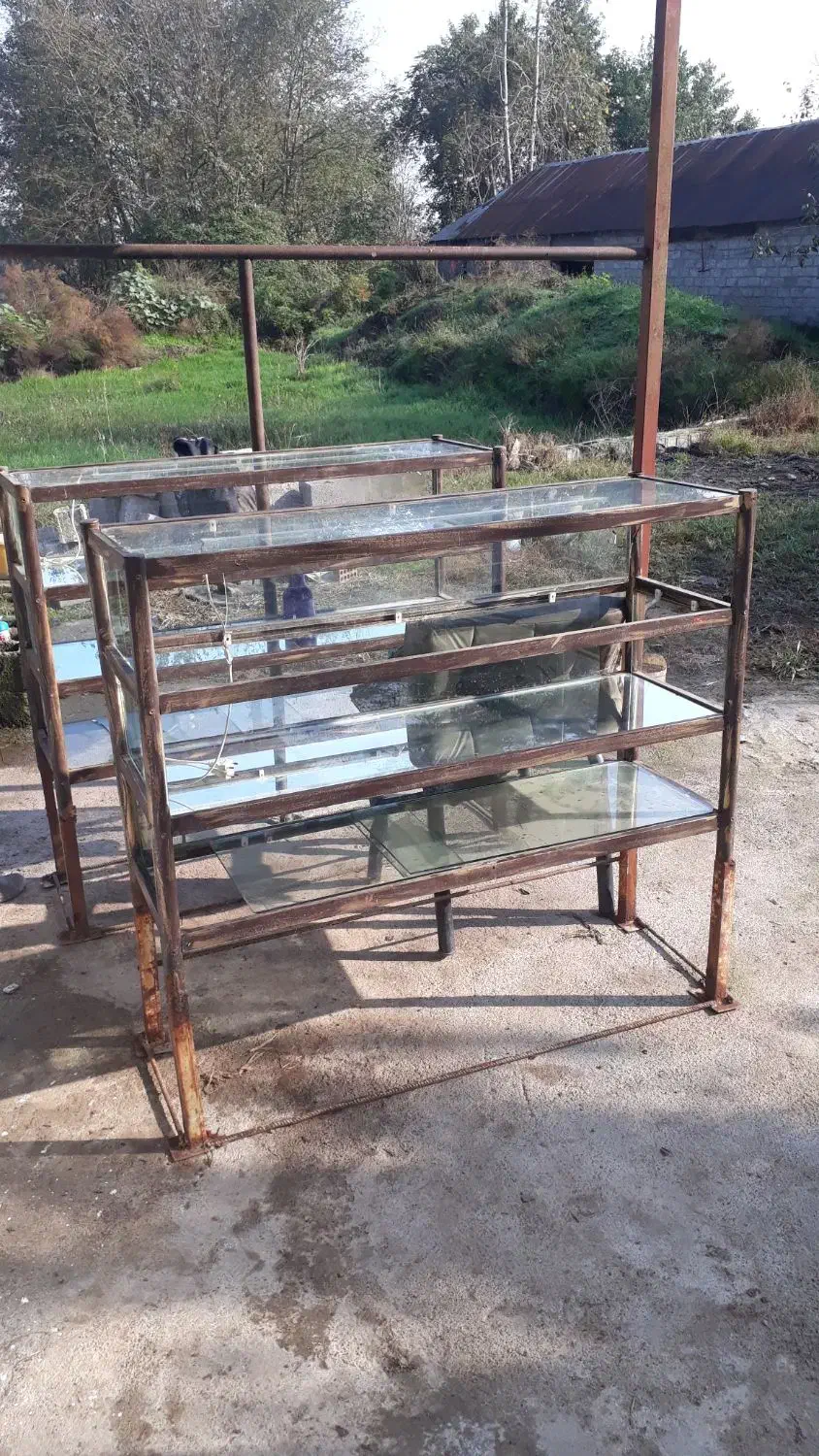 ویترین شیشه ای دور آهنی|بوفه، ویترین، کنسول|رشت, شکار اسطلخ|دیوار