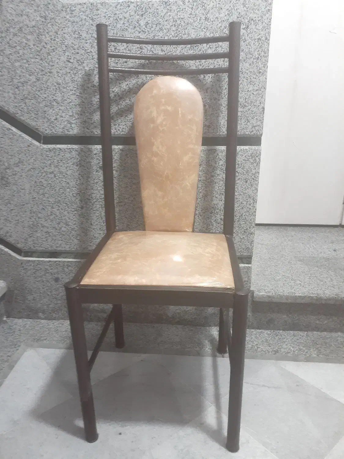 تعدادی میز و صندلی|میز و صندلی غذاخوری|قم, سالاریه|دیوار