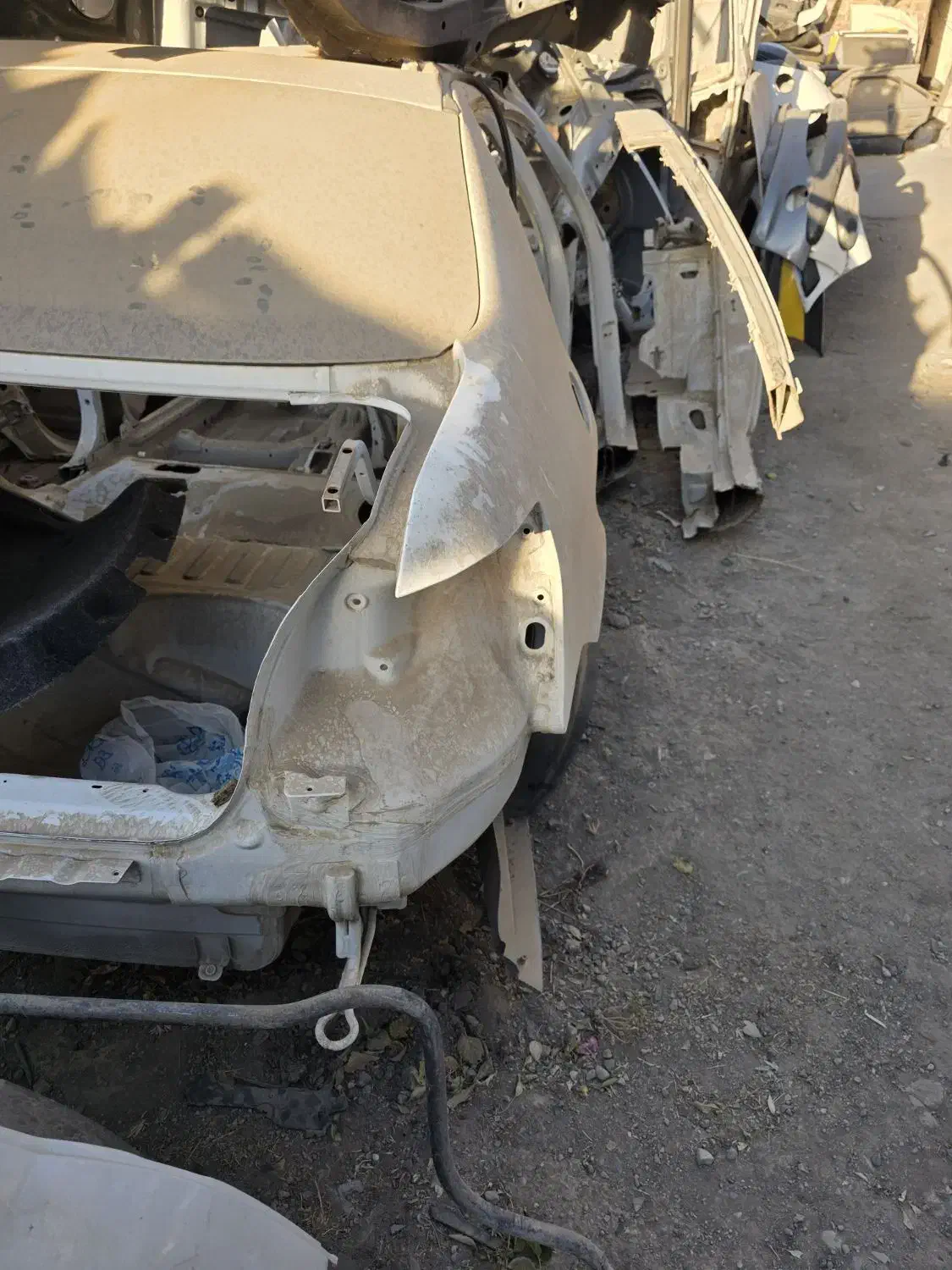 گلگیر عقب رانا سفید فابریک سالم سمت راست|قطعات یدکی و لوازم جانبی|تهران, صادقیه|دیوار