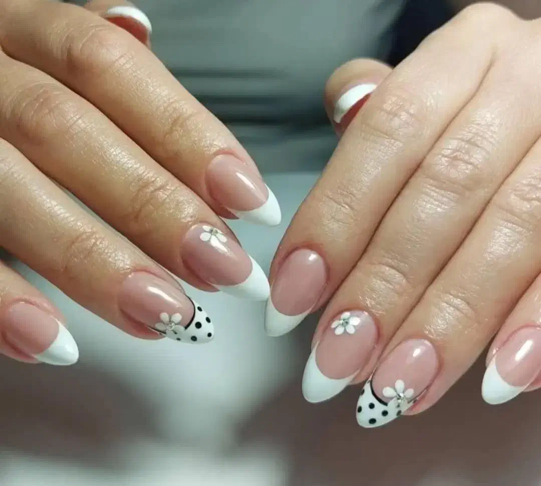 خدمات کاشت و طراحی ناخن|خدمات آرایشگری و زیبایی|شیراز, شهرک امیر کبیر|دیوار