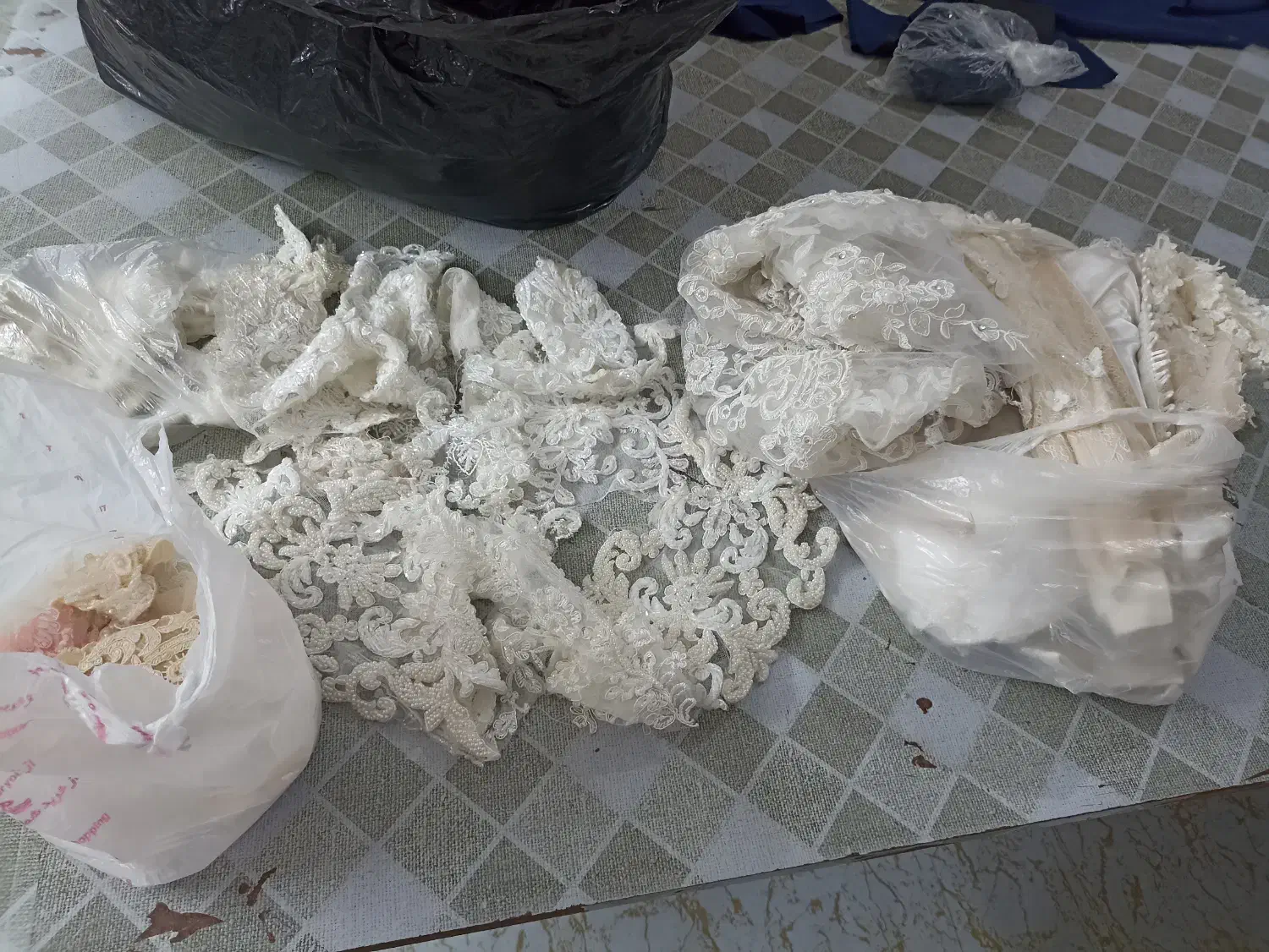 لباس عروس به همراه مقداری پنل و تور|لباس|آمل, |دیوار