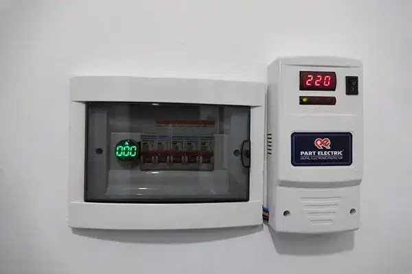 تعمیر آیفون تصویری برق منزل محافظ برق|خدمات پیشه و مهارت|زابل, |دیوار