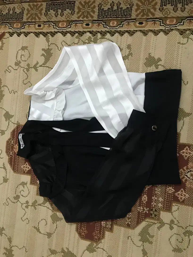 شومیز|لباس|خوی, |دیوار