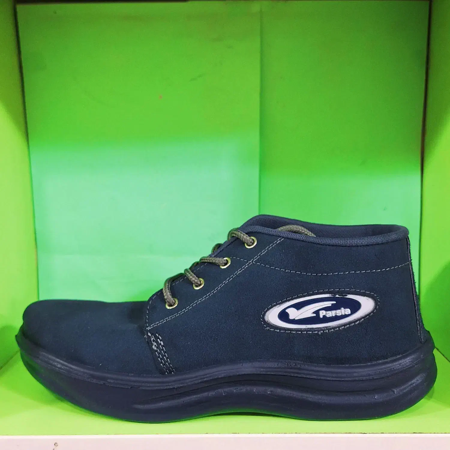 کفش کوهستان|کیف، کفش، کمربند|اردبیل, |دیوار