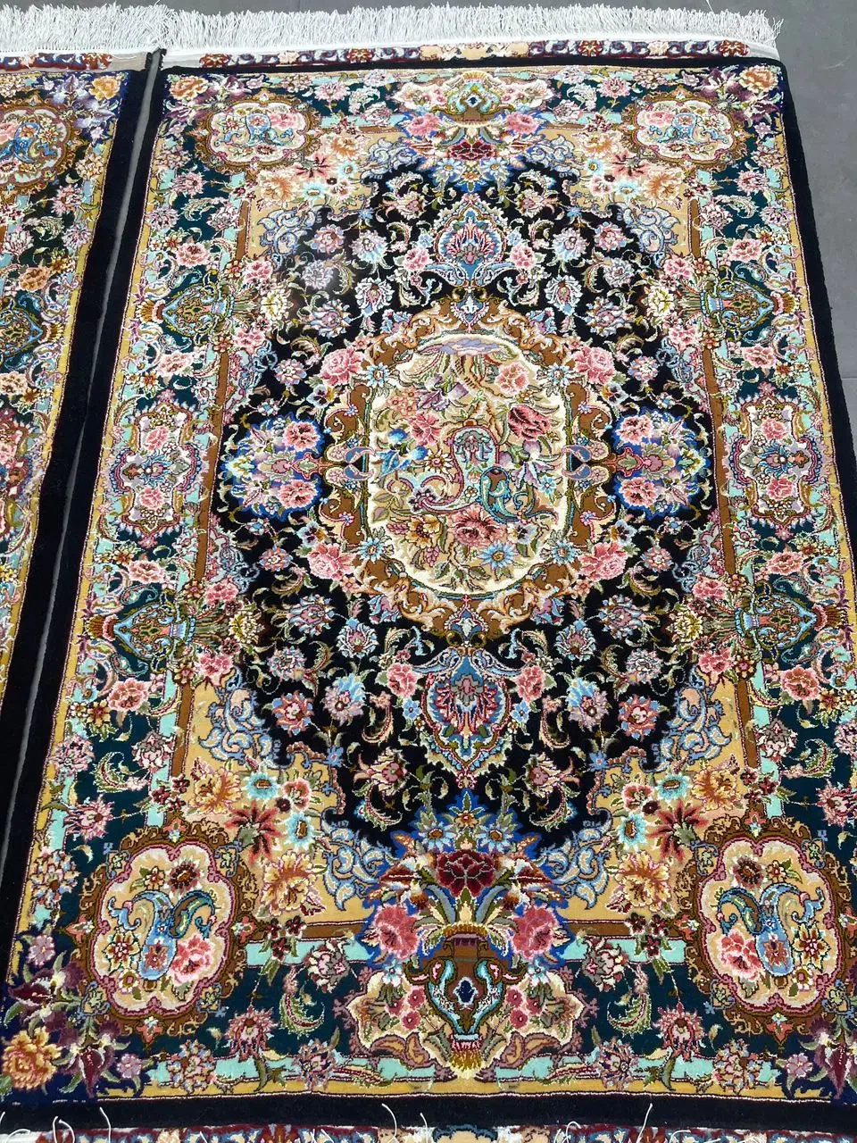 فرش دستباف (بساک)جفت ۹۰ درصدزرع نیم ابریشم سالاری|فرش|مشکین‌دشت, |دیوار