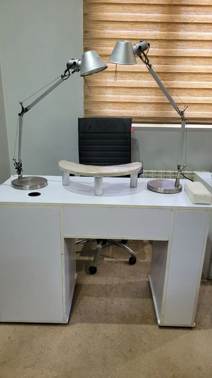 فروش ست میز ناخن، صندلی و بوفه|آرایشگاه و سالن‌های زیبایی|شیراز, مبعث|دیوار