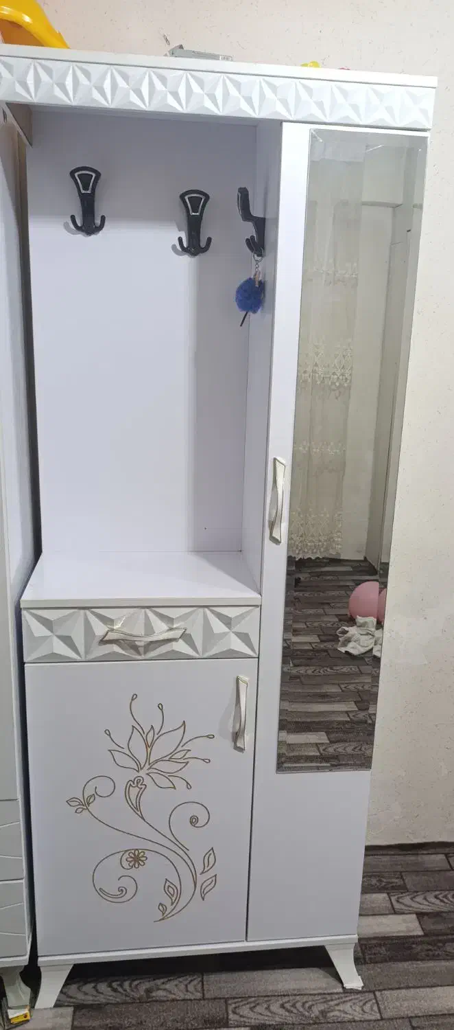 جاکفشی|جاکفشی، کمد، دراور|نظرآباد, نظرآباد|دیوار