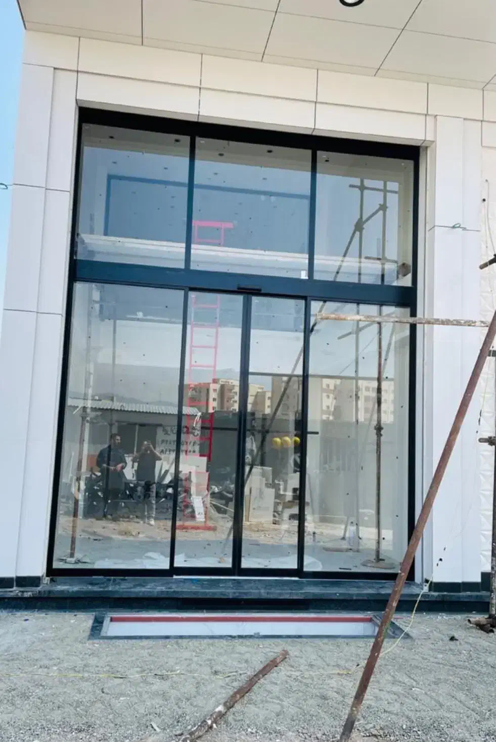 شیشه سکوریت دربهای اتومات پارتیشن شیشه ای|خدمات پیشه و مهارت|قزوین, |دیوار