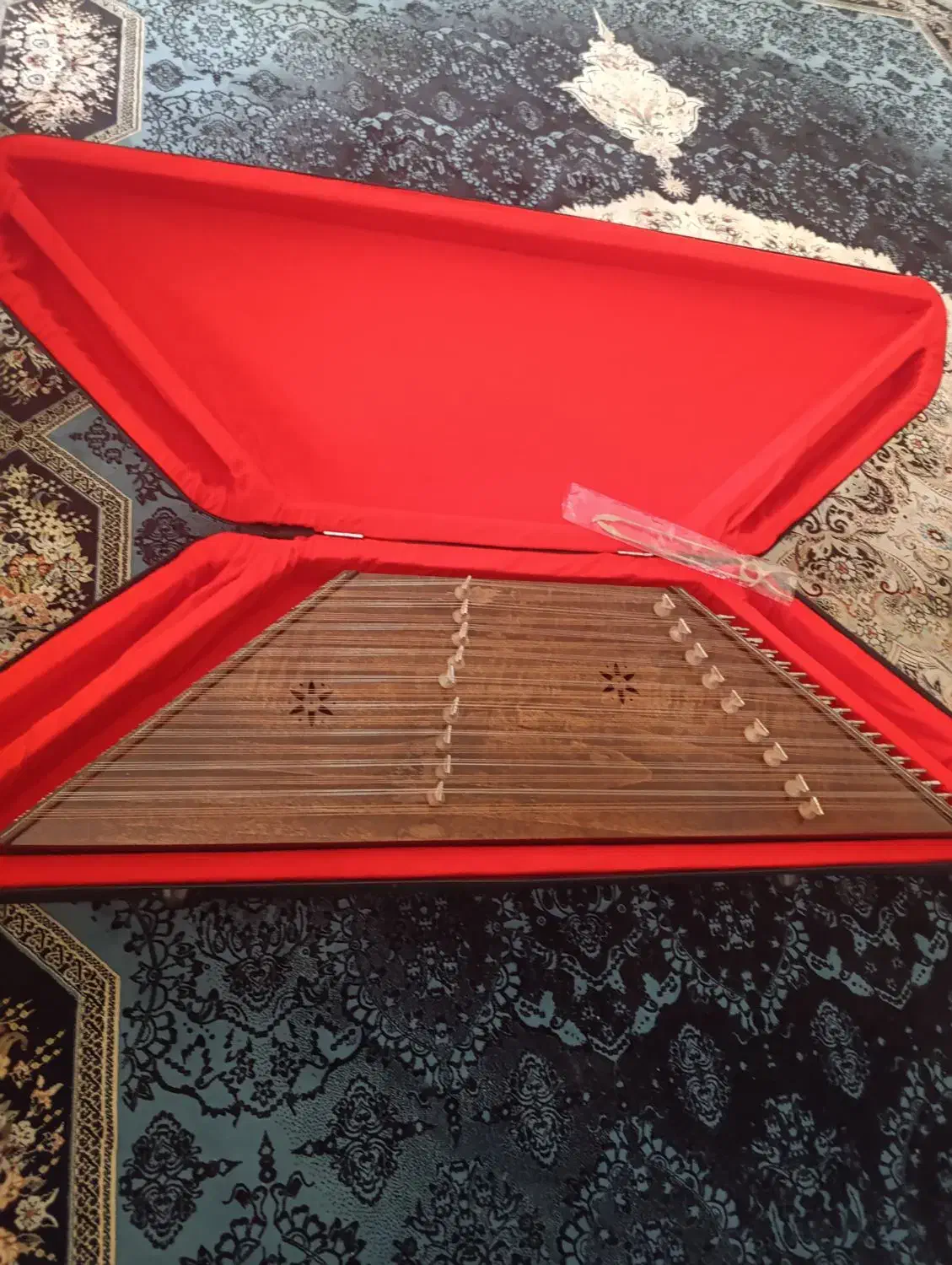 سنتور|سازهای سنتی|شاهینشهر, نبوت|دیوار