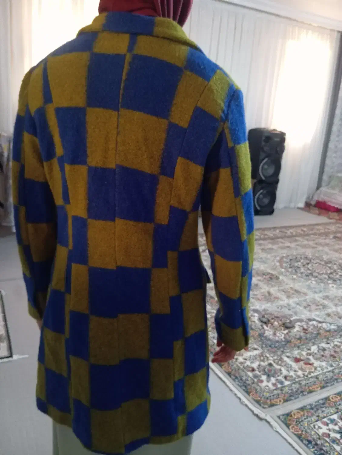 پالتو|لباس|پیشوا, |دیوار