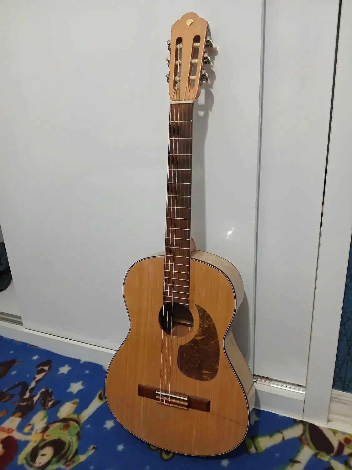 گیتار|گیتار، بیس، امپلیفایر|سیاهکل, |دیوار