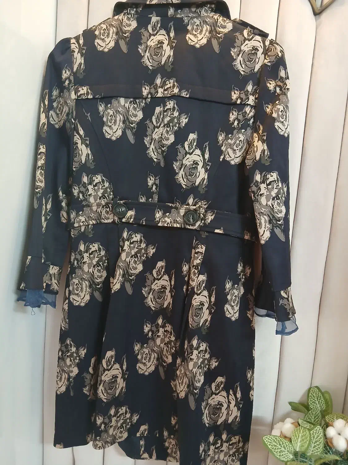 مانتو بارونی مجلسی نو|لباس|اصفهان, شیخ اشراق|دیوار