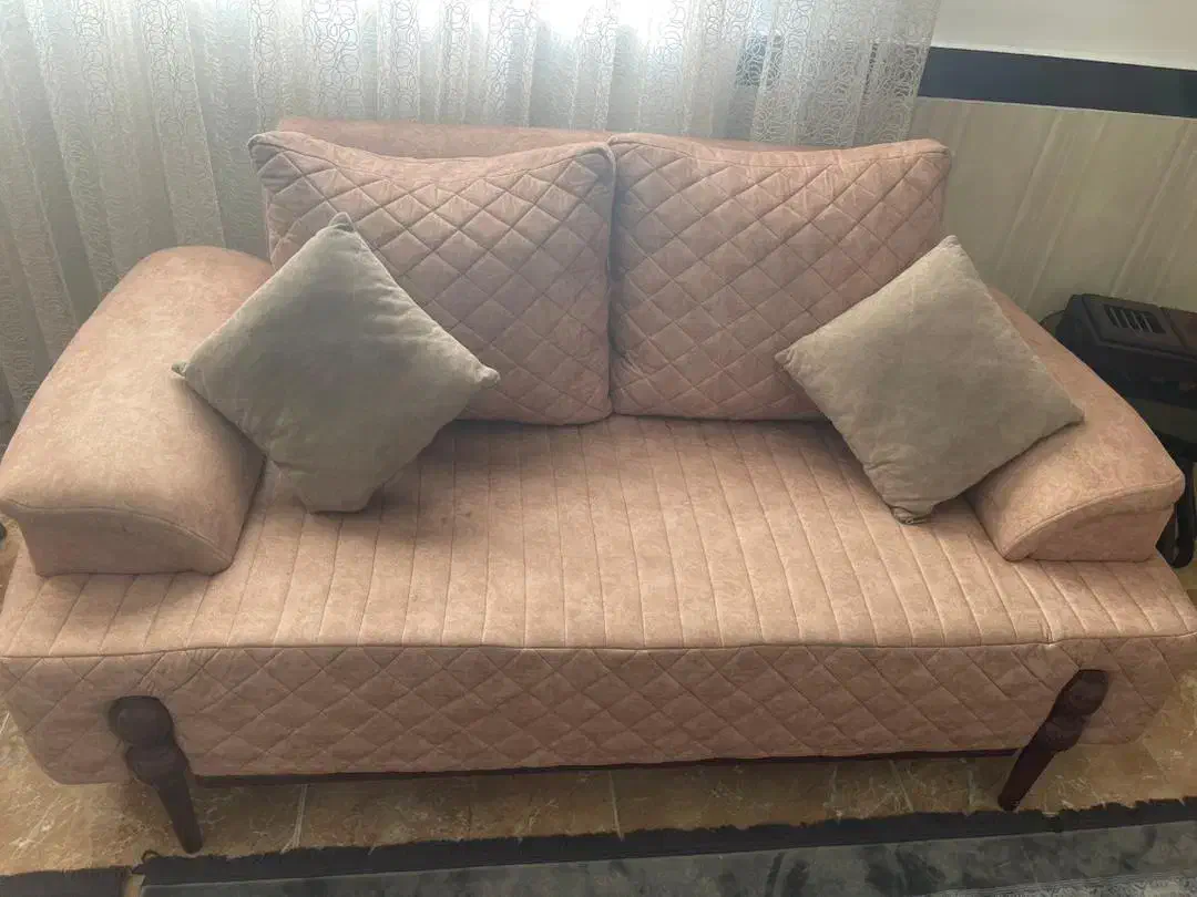 مبل ۷ نفره  بسیار تمیز و بدون هیچ زدگی وخوابیدگی|مبلمان خانگی و میز عسلی|قائم‌شهر, |دیوار