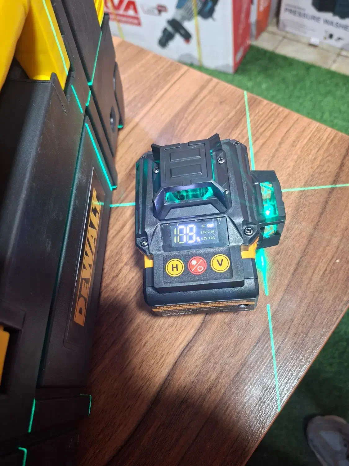 تراز لیزری ۱۶لاین ۳۶۰ درجه دیوالت ۱۰۰متری|ابزارآلات|شیراز, راهنمایی|دیوار