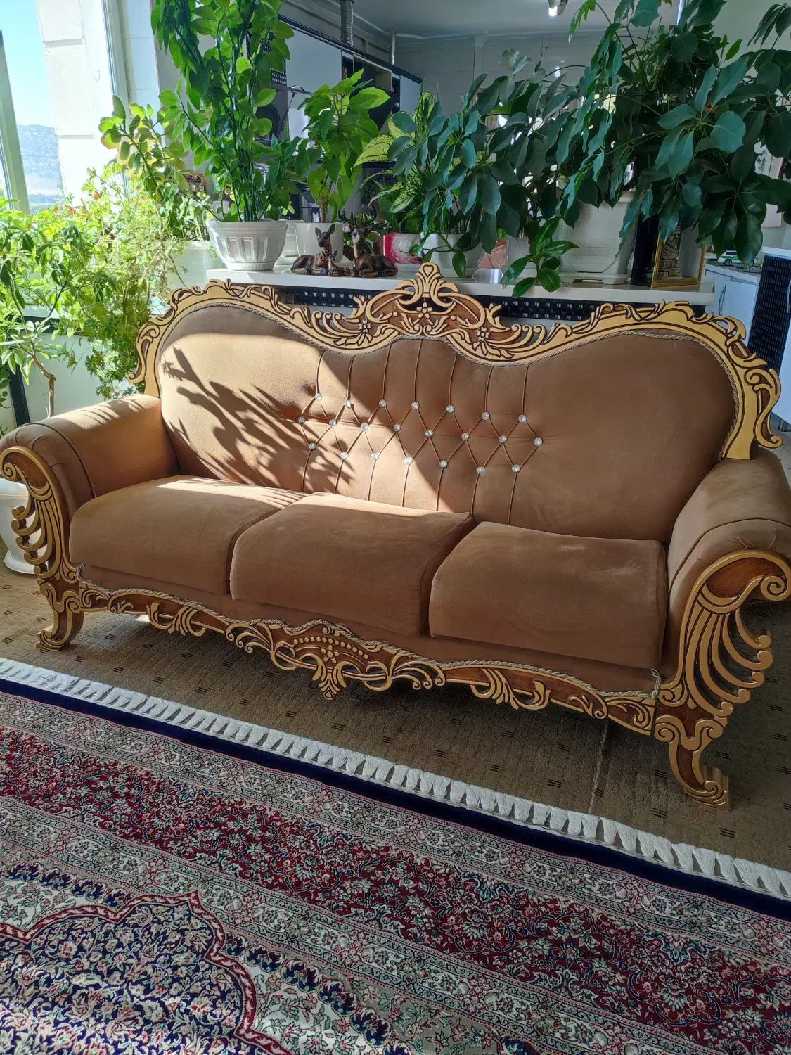 مبل ۷ نفری کلاسیک کاملاً سالم و زیبا|مبلمان خانگی و میز عسلی|اسلامآباد غرب, |دیوار