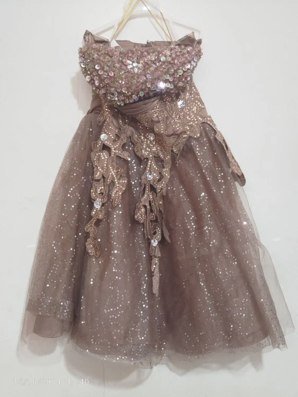 لباس مجلسی|لباس|مشهد, هنرور|دیوار