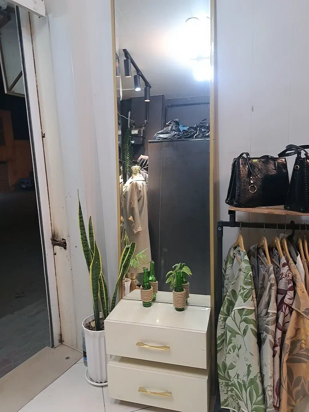 ویترین واینه|بوفه، ویترین، کنسول|کاشان, مصلی|دیوار