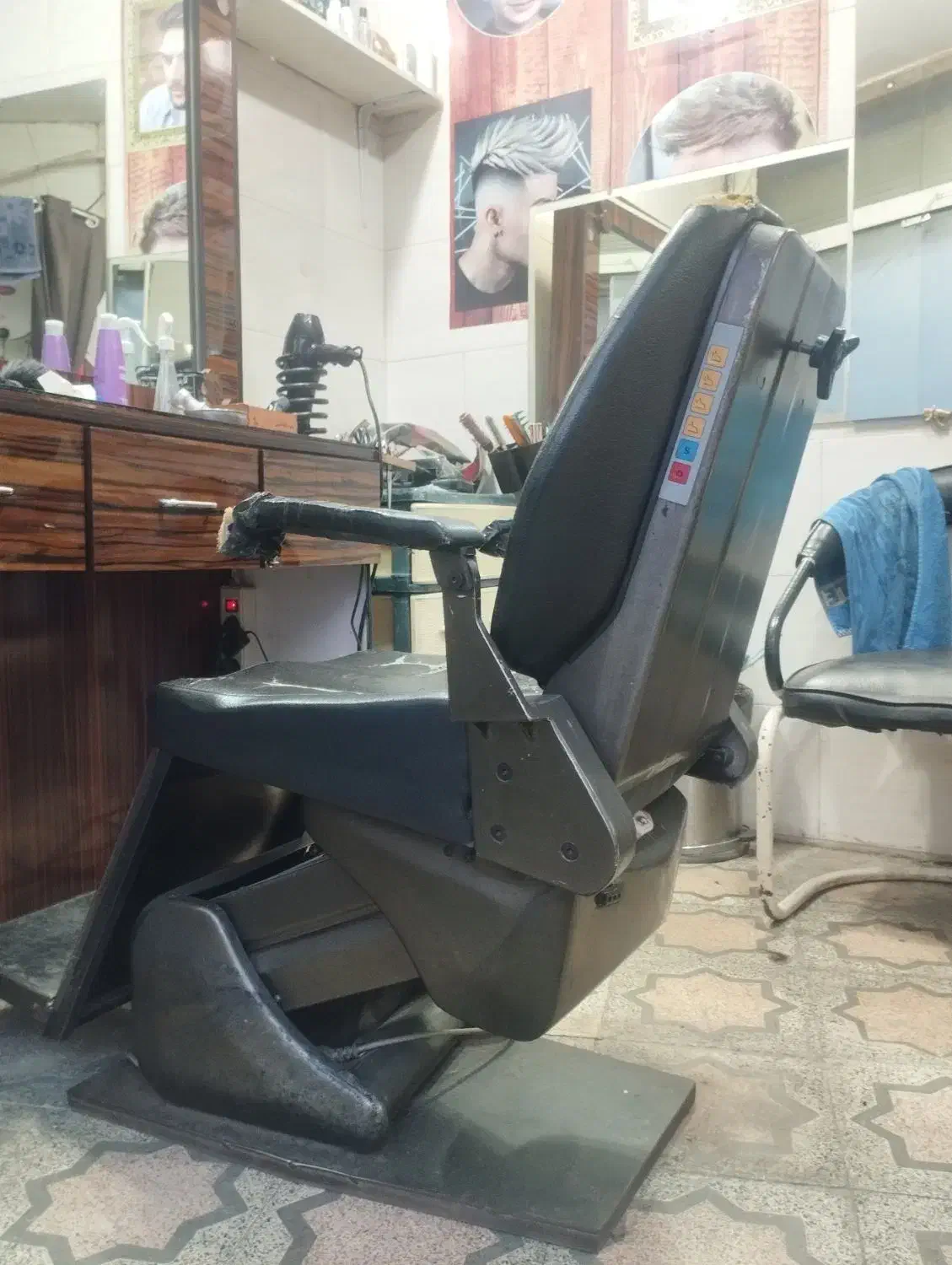 صندلی برقی آرایشگاه سر شور|آرایشگاه و سالنهای زیبایی|رشت, جانبازان|دیوار