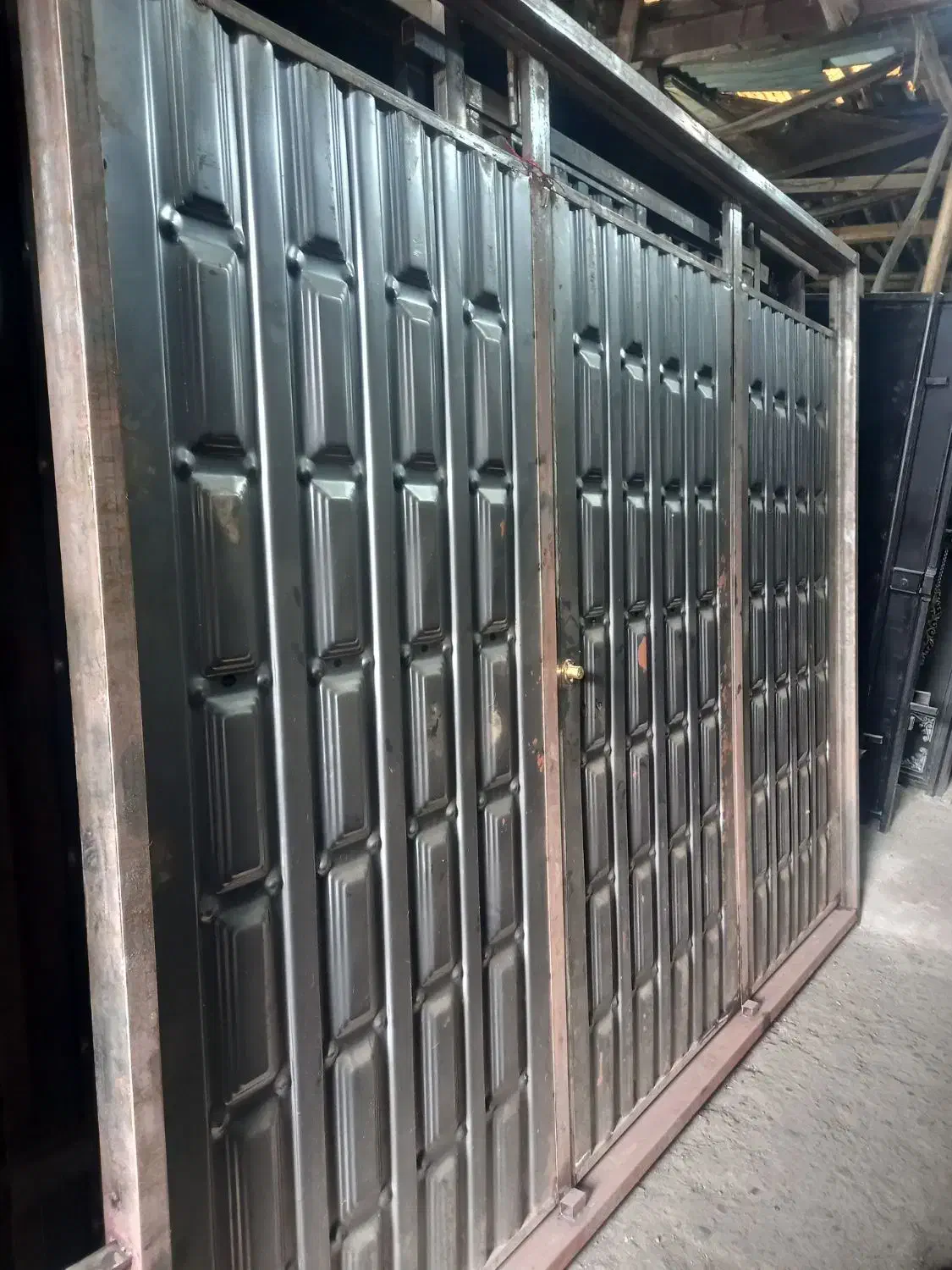 دو عدد در اهنی حیاط۳متری نو ویلا خانه زمین مغازه|مصالح و تجهیزات ساختمان|رشت, اسماعیل آباد|دیوار