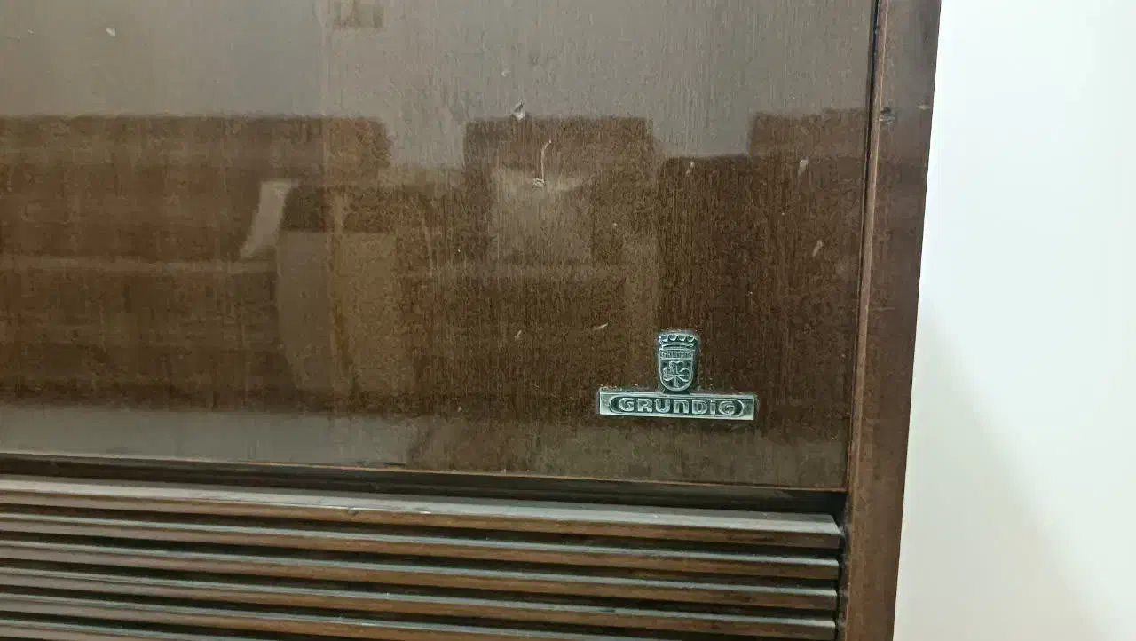 رادیو گرام کمدی پایه دار|کلکسیون اشیاء عتیقه|خلیل آباد, |دیوار