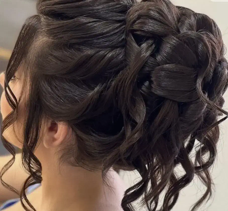 سالن زیبایی الی|خدمات آرایشگری و زیبایی|اندیشه, اندیشه فاز ۱|دیوار