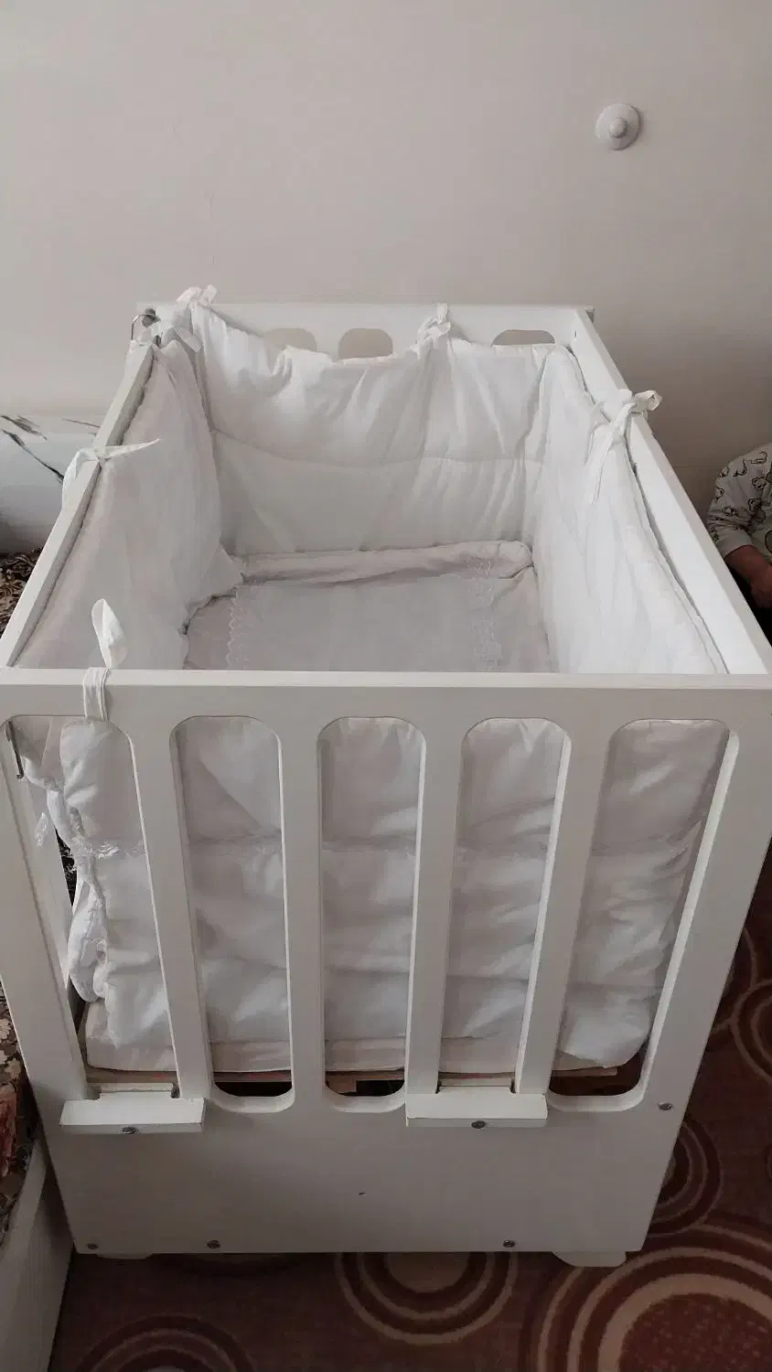 تخت کنارمادر و روروئک|تخت و صندلی بچه|کرج, نوروزآباد|دیوار