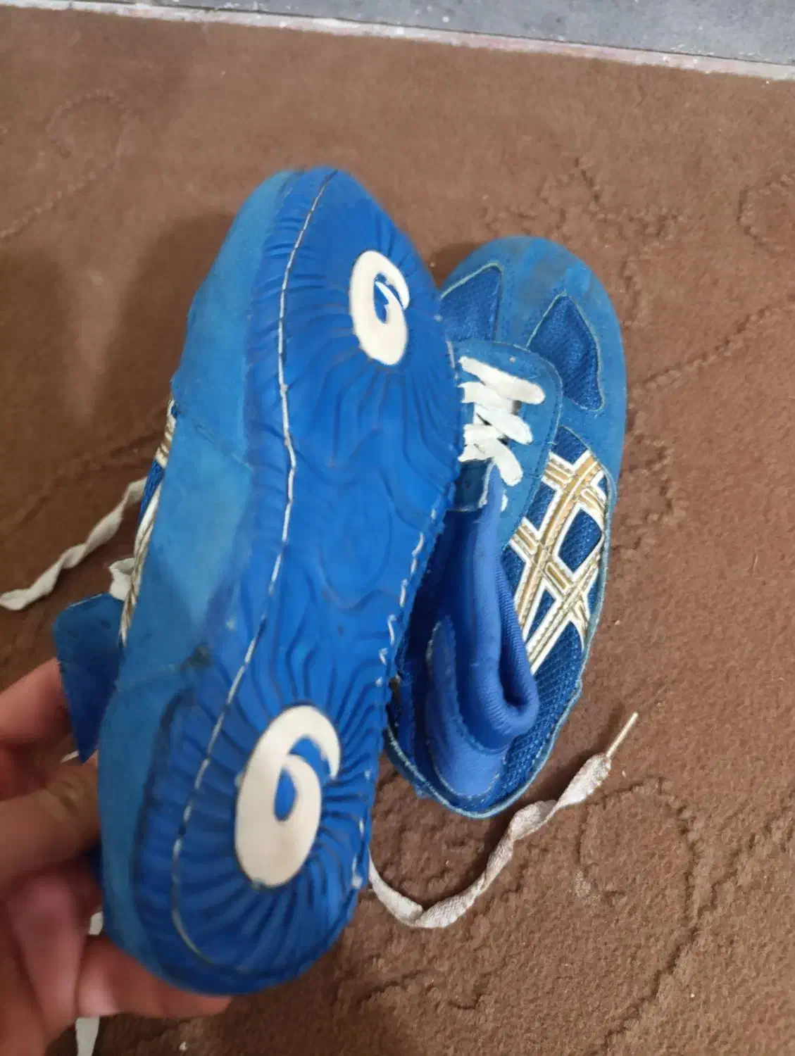 ۲ جفت کفش فوتبال و کشتی|کیف، کفش، کمربند|شیراز, شهرک نیروی انتظامی|دیوار