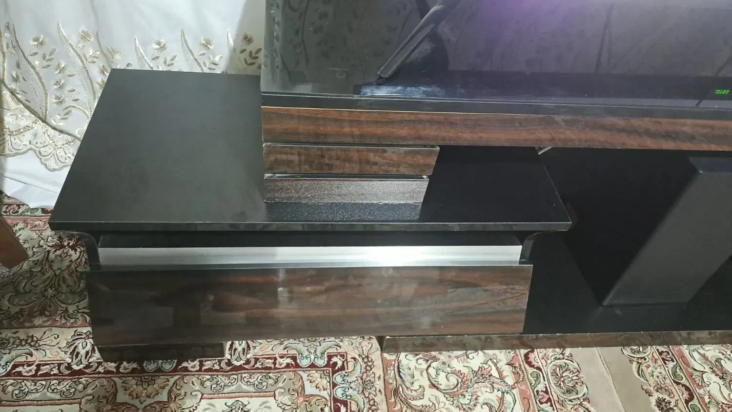 میز تلویزیون خیلی تمیز|میز تلویزیون|مشهد, سرافرازان|دیوار