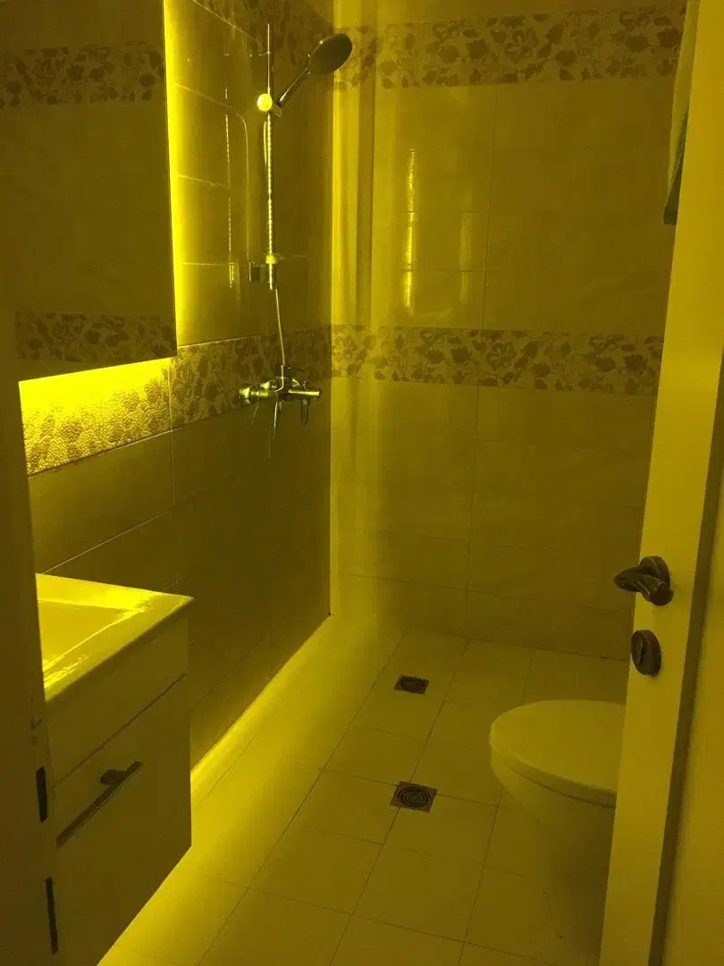 آپارتمان سه خوابه فول تخلیه املاک هستم