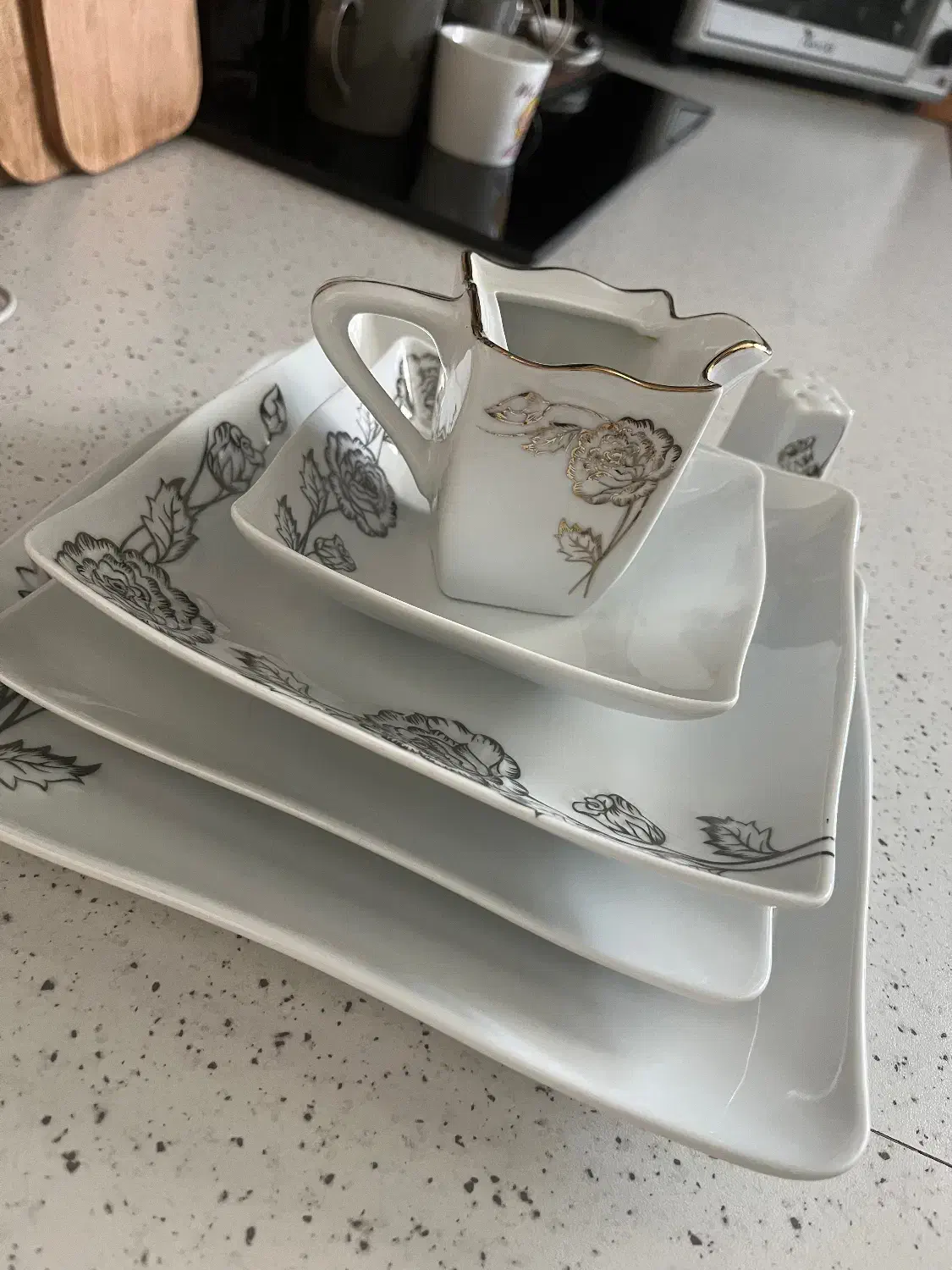 سرویس ۱۸نفره چینی|ظروف سرو و پذیرایی|رباط‌کریم, رباط‌کریم|دیوار