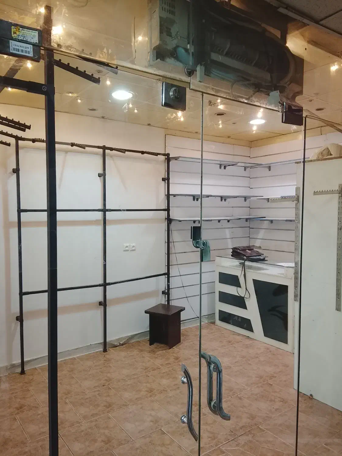 اجاره مغازه ۱۲م زیر قیمت ۲۰ م افسریه نبش ۱۵ م دوم|اجارهٔ مغازه و غرفه|تهران, افسریه شمالی|دیوار