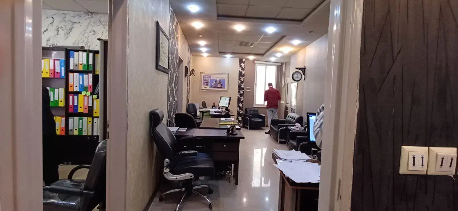 فوری۸۰ مترواحد اداری قلب مدرس سندتکبرگ فول لاکچری|فروش دفتر کار، اتاق اداری، مطب|کرمانشاه, |دیوار