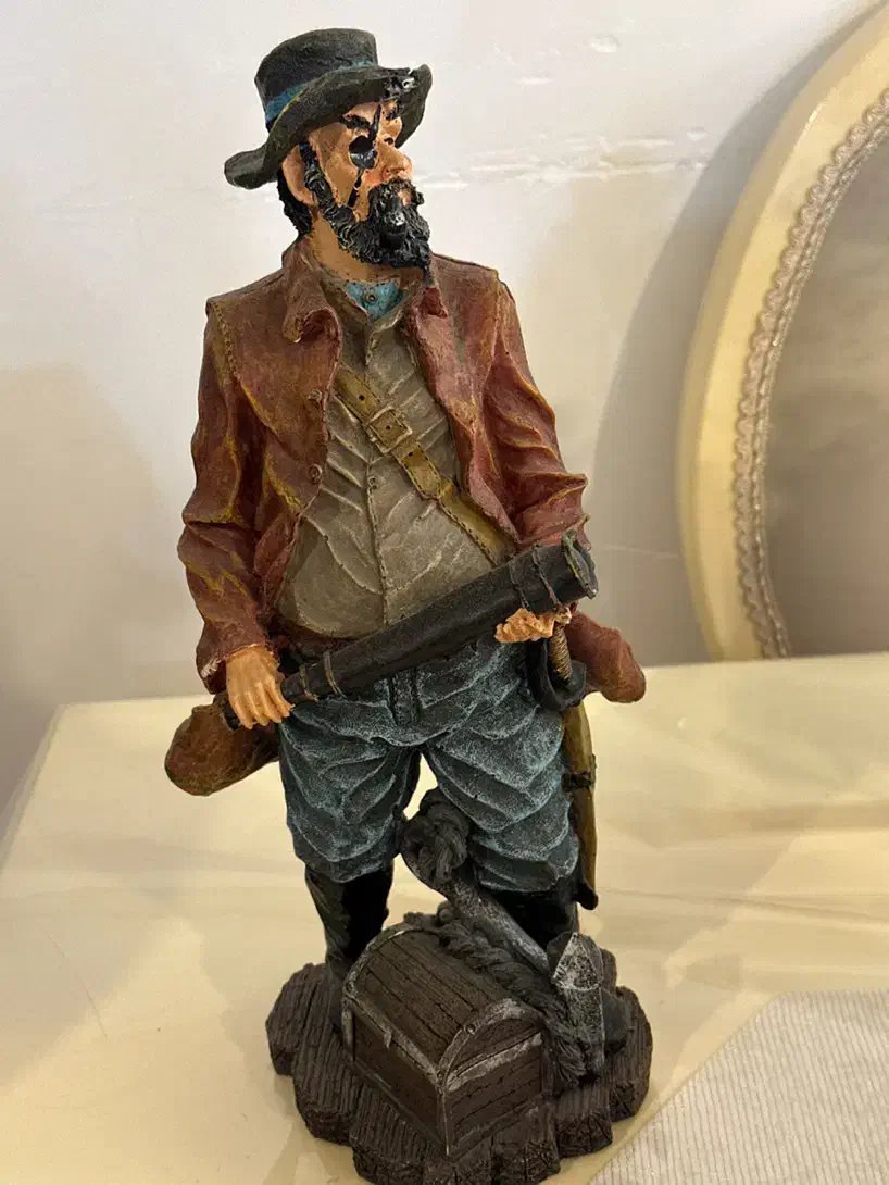 مجسمه|مجسمه، تندیس، ماکت|گنبد کاووس, |دیوار