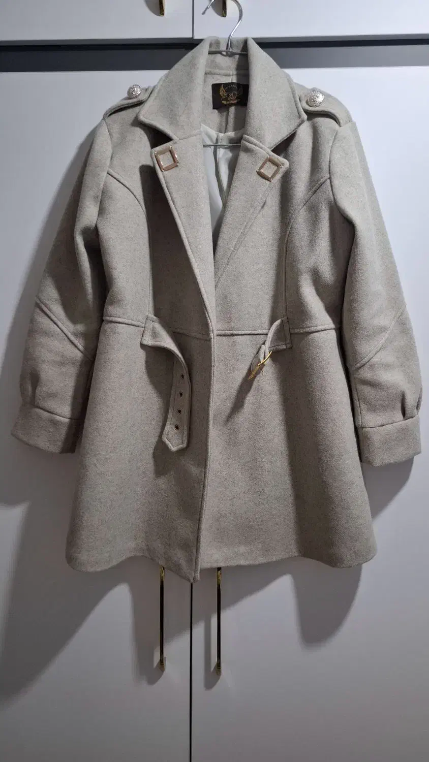 پالتو|لباس|خوی, |دیوار