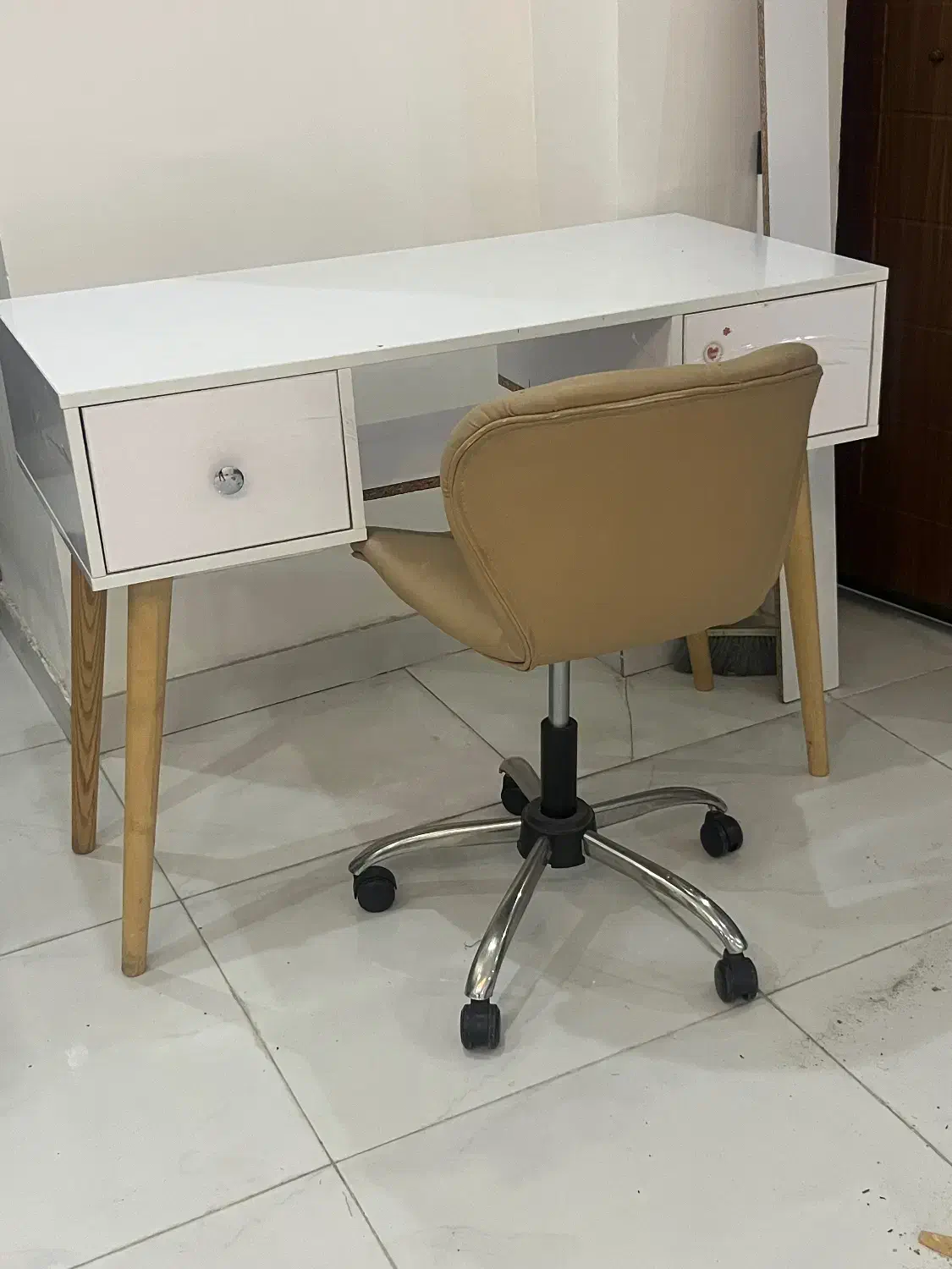 میزناخن|آرایشگاه و سالن‌های زیبایی|رشت, تازه آباد|دیوار