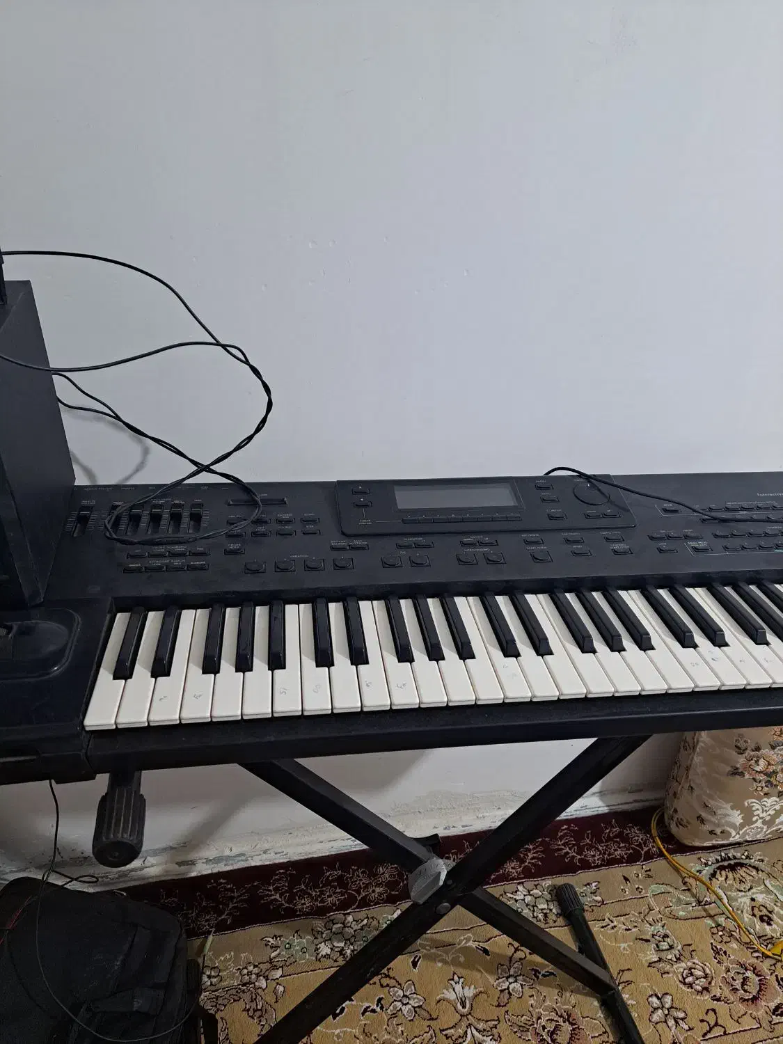 کیبورد و ارگ|پیانو، کیبورد، آکاردئون|ایوان, |دیوار