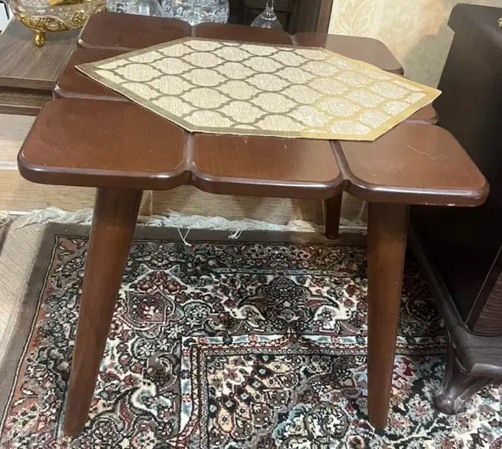 مبلمان هفت نفره با میز وسط و دو تا عسلی|مبلمان خانگی و میز عسلی|بروجرد, |دیوار
