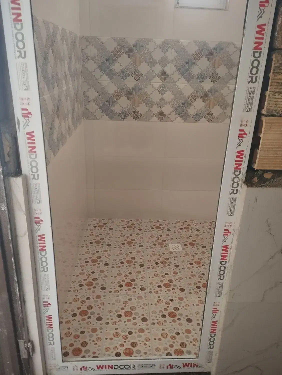 کاشی کاری وسرامیک کاری|خدمات پیشه و مهارت|بروجرد, |دیوار