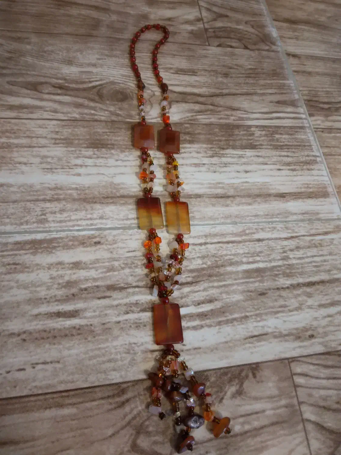 گردنبند عقیق سنگی|بدلیجات|بابل, |دیوار