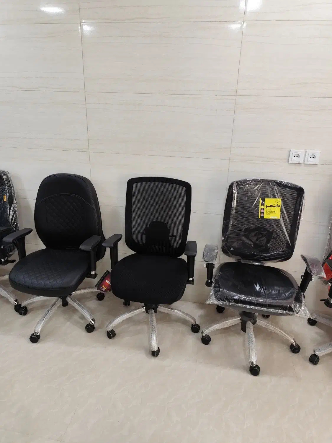 صندلی گردان|صندلی و نیمکت|یزد, |دیوار