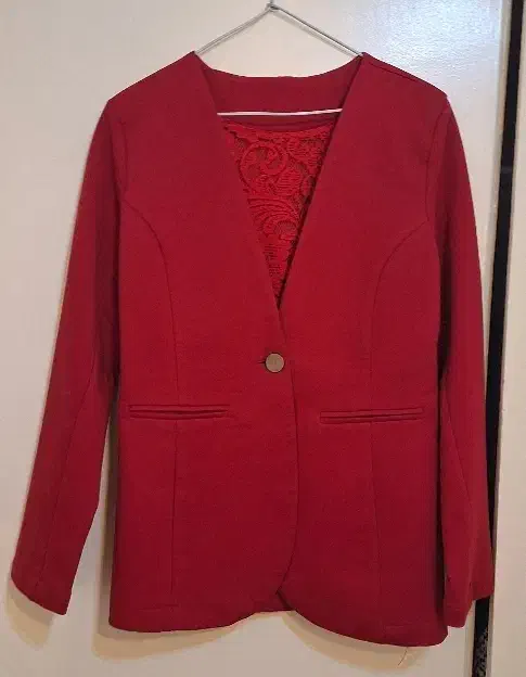 تعدادی کت و مانتو قرمز مناسب شب یلدا|لباس|قم, صفاشهر|دیوار